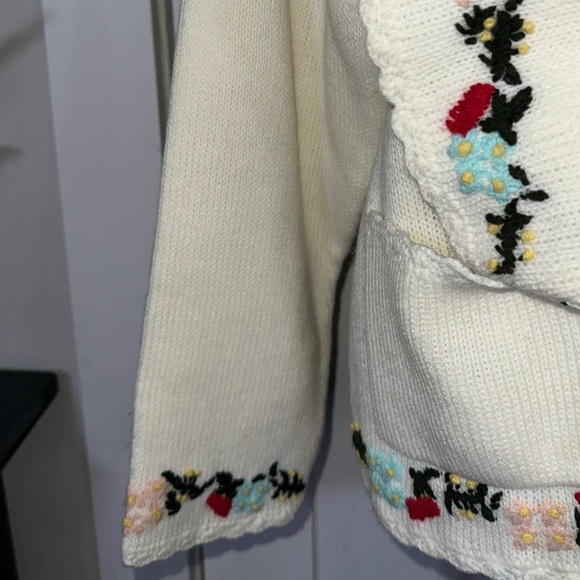 Vintage Floral Embroidered Cream Cardigan with Gold Tone Buttons - Picture 4 of 11